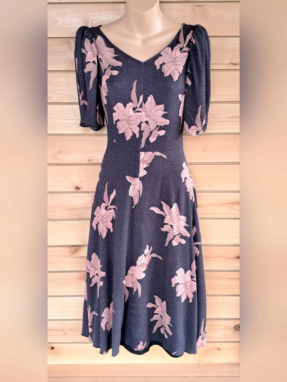 La Vie Floral Midi Dress Size S - Picture 1 of 3